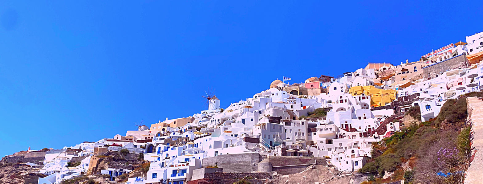 Everything You Need to Know Before You Decide to Stay in Oia, Santorini